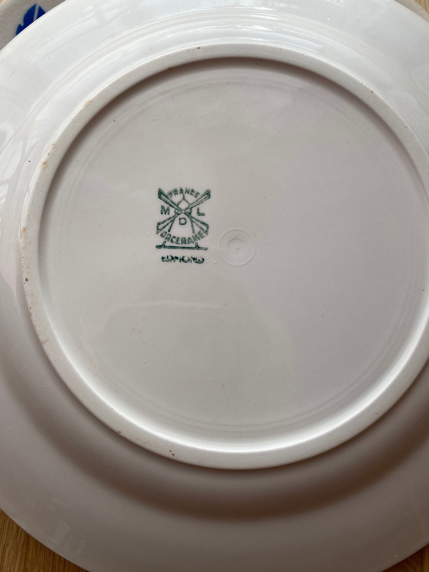 7 assiettes plates fleurs bleues Moulin des Loups
