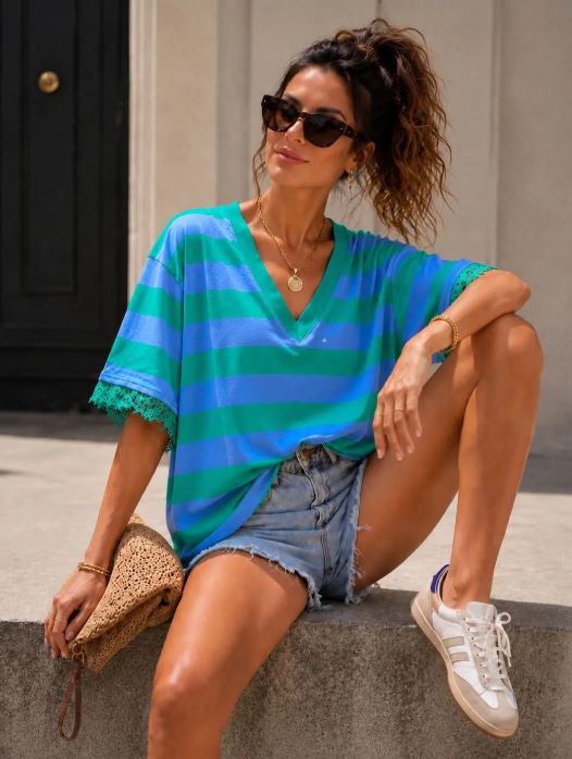 T-shirt marinière à col V et finitions dentelle - Taille S/M