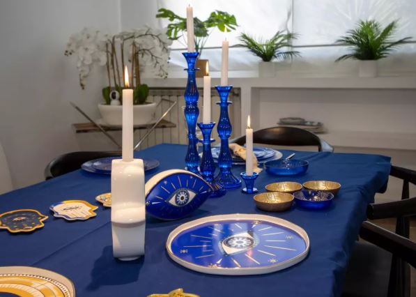 Chandelier en verre bleu pm