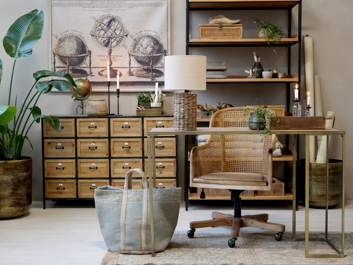 Commode avec 16 tiroirs