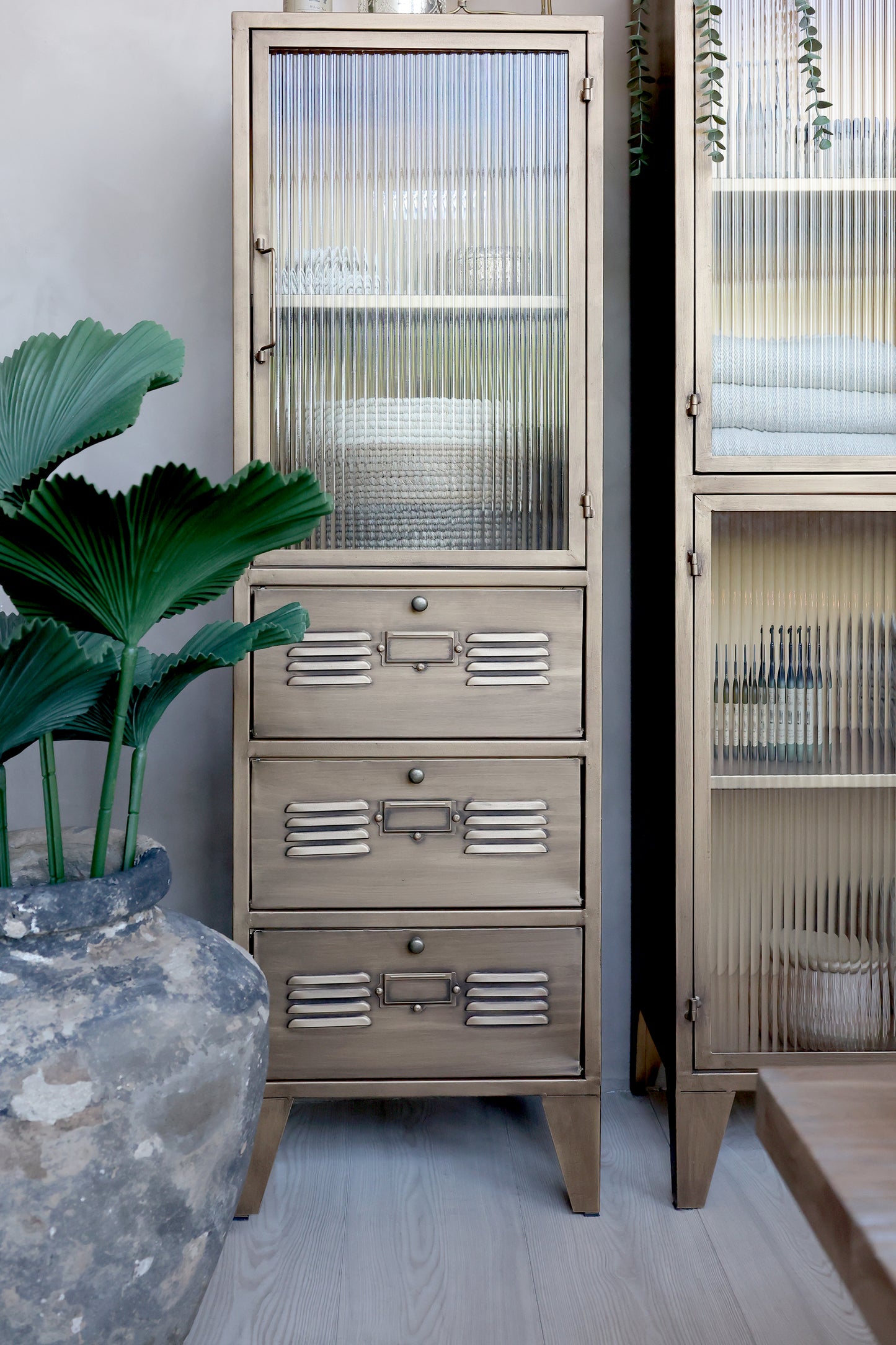 Armoire Vitrine / meuble de rangement