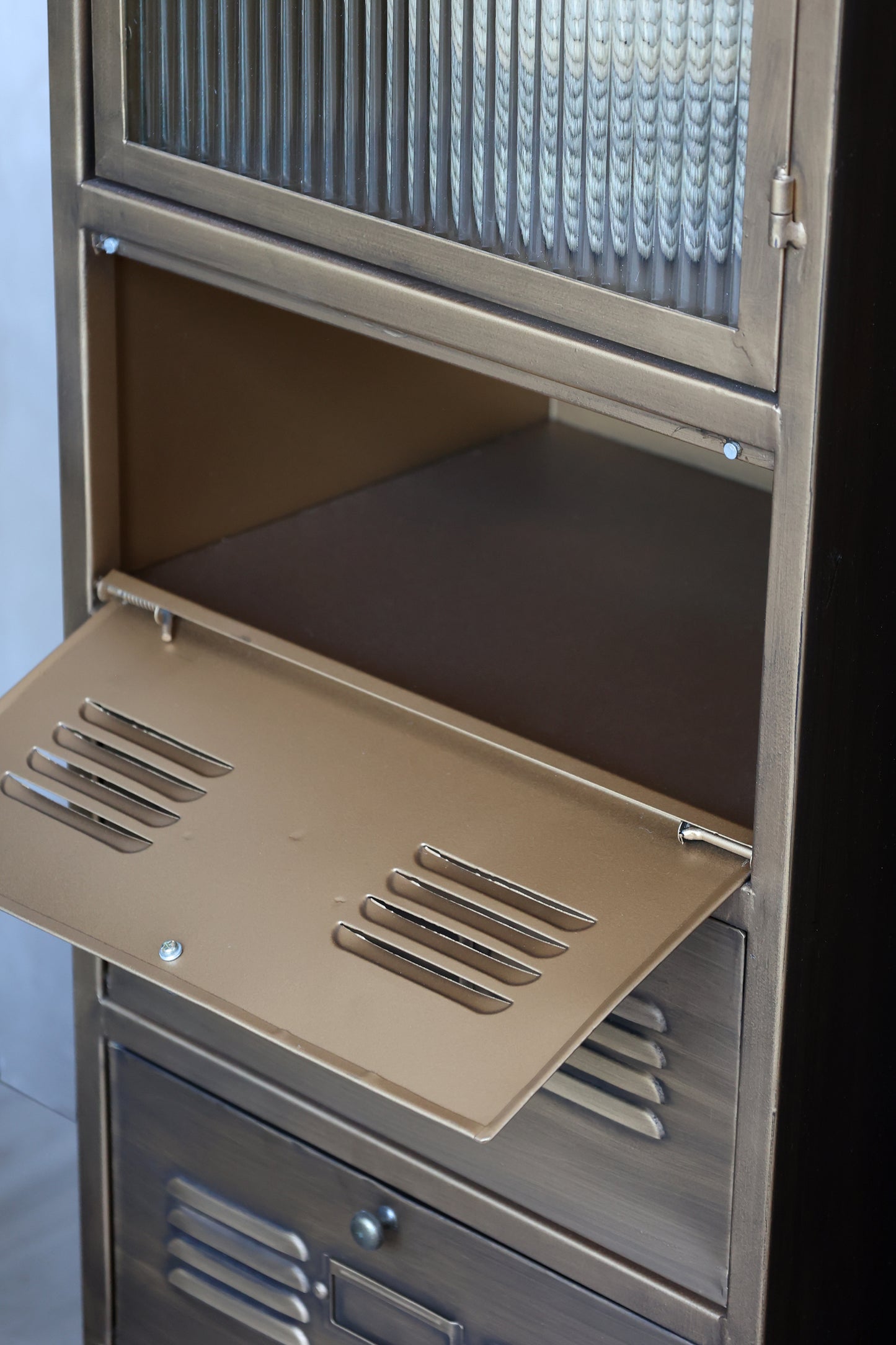 Armoire Vitrine / meuble de rangement