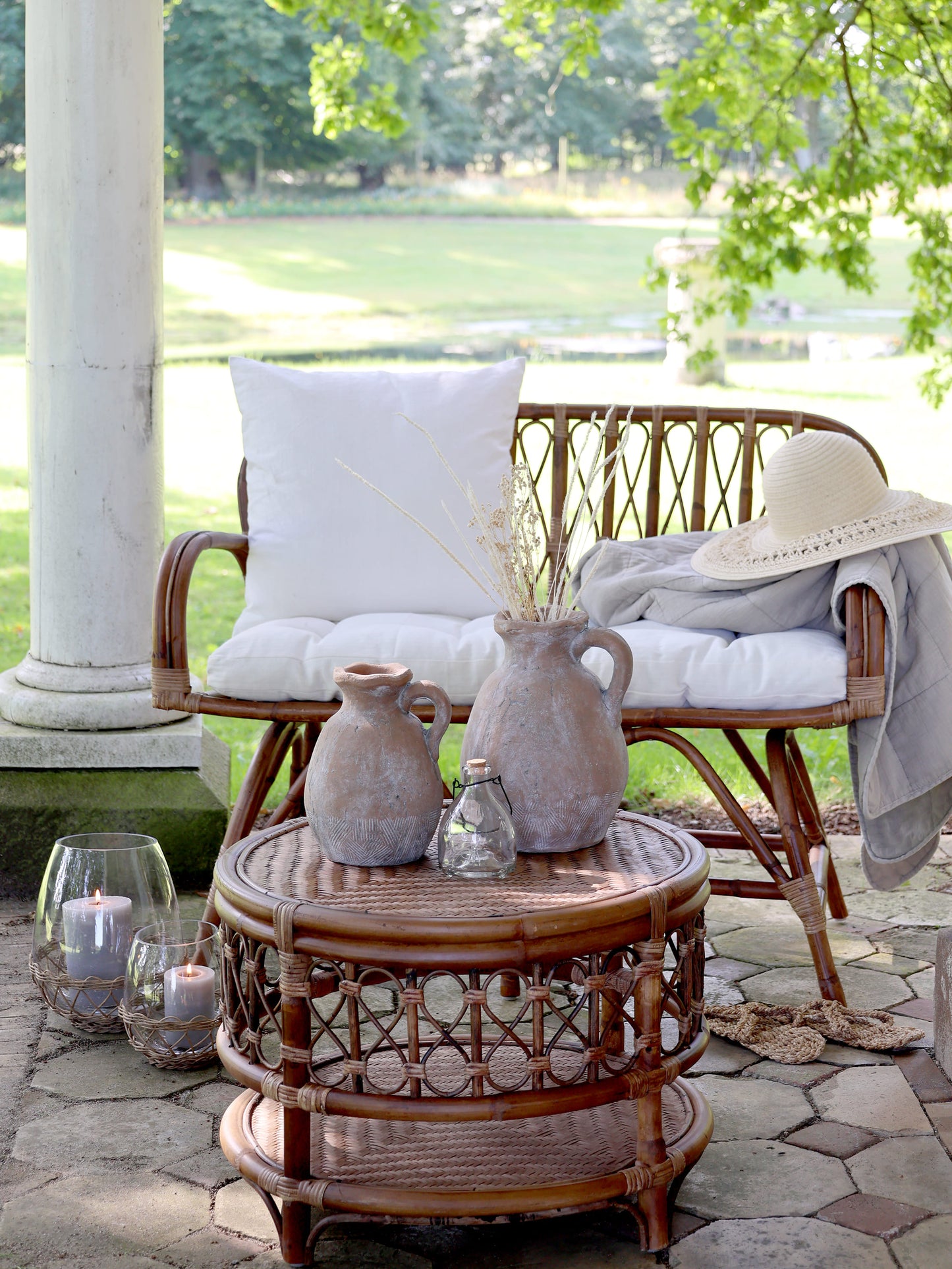 Petit canapé / banquette rotin tressé