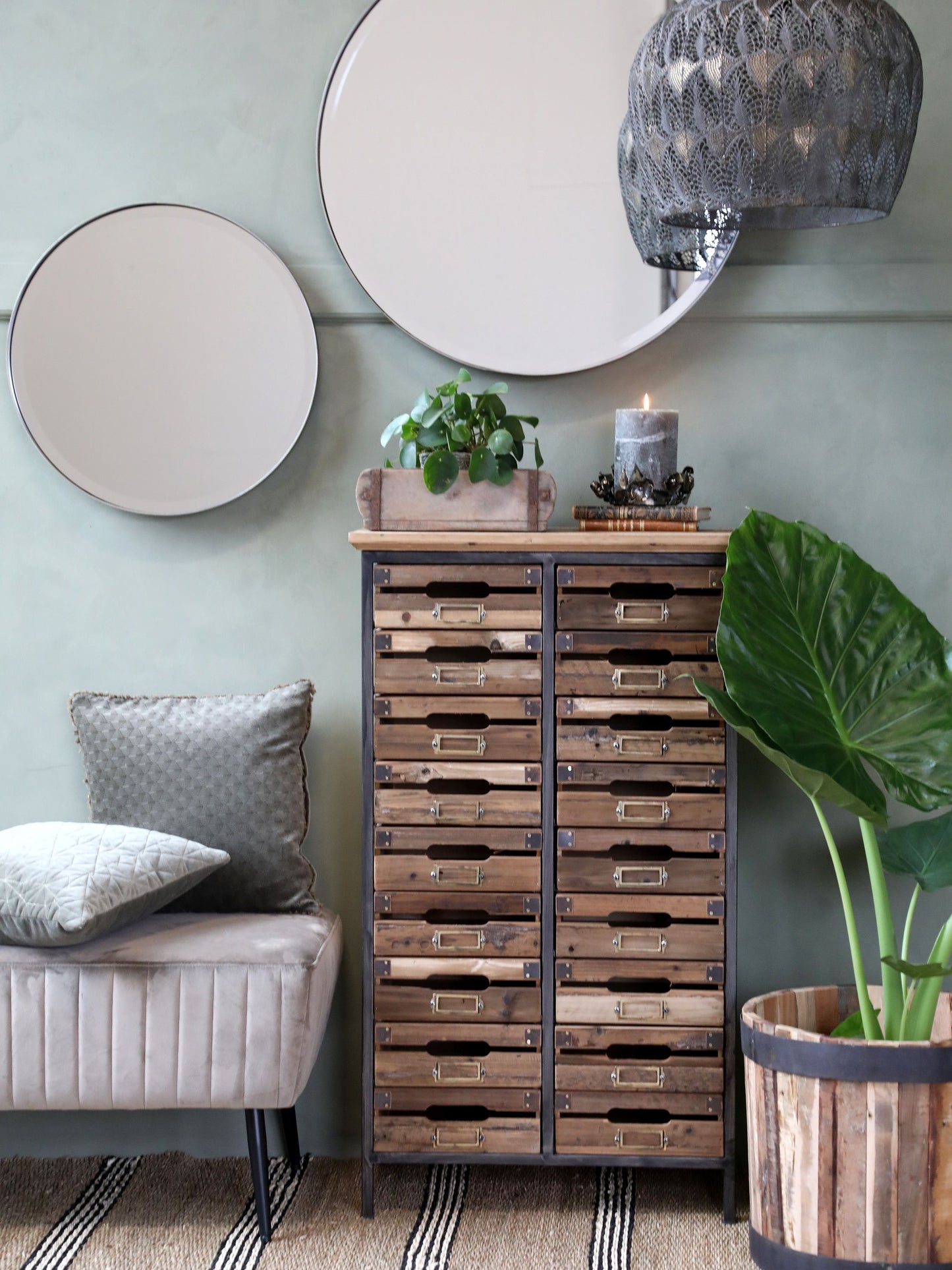 Commode avec 18 tiroirs