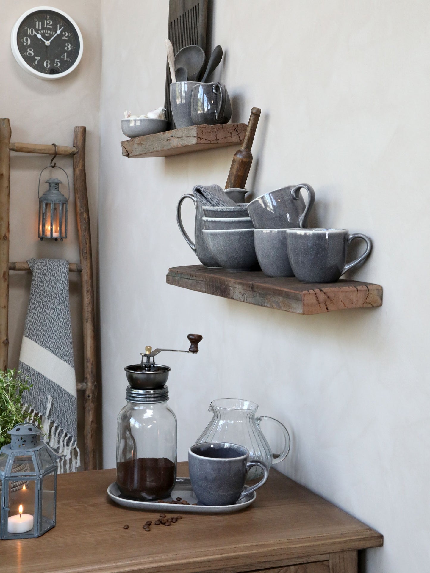 Petit plat 'charbon' en grès