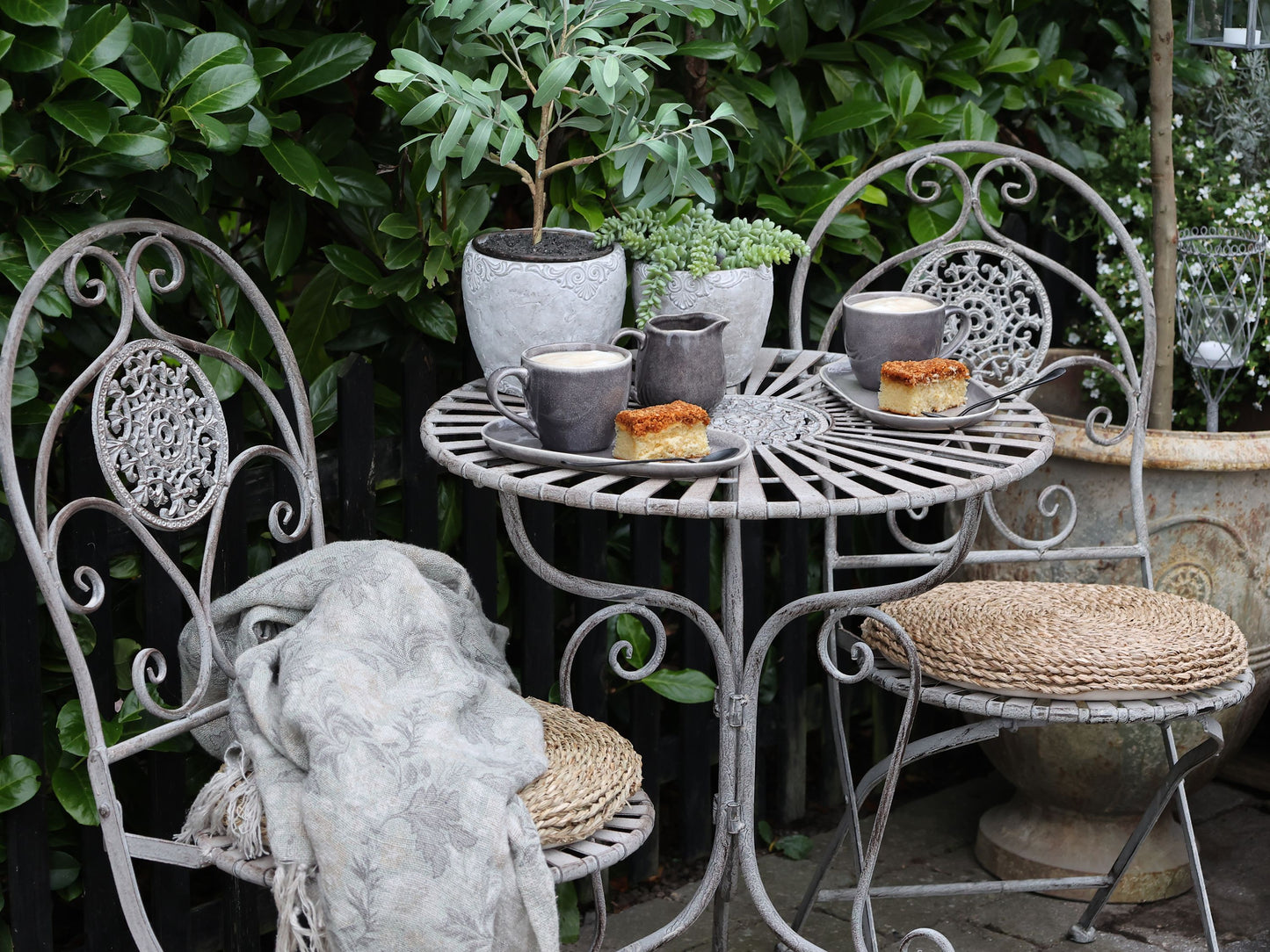 Petit plat 'charbon' en grès