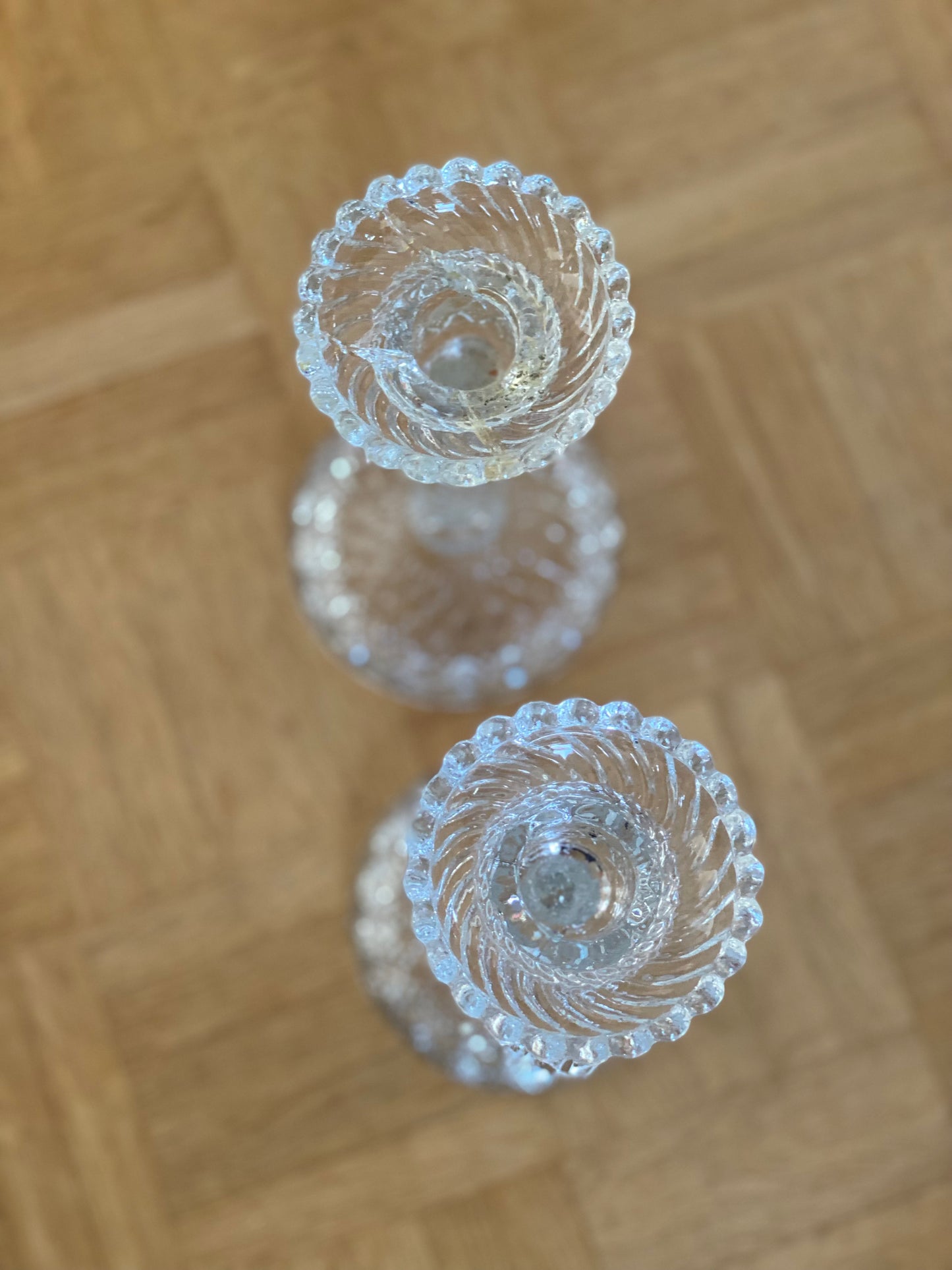 Paire de chandeliers en verre