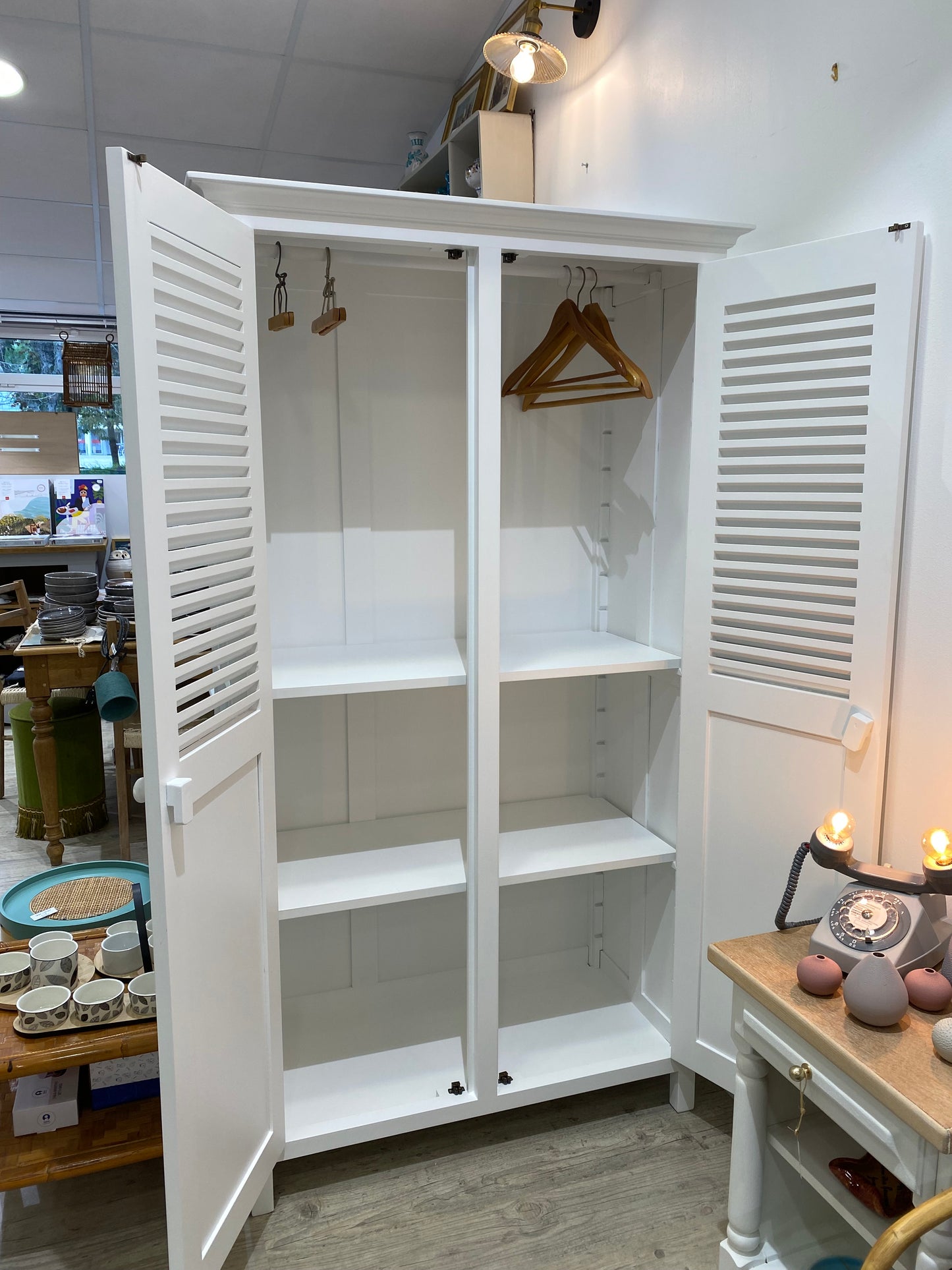 armoire penderie persienne