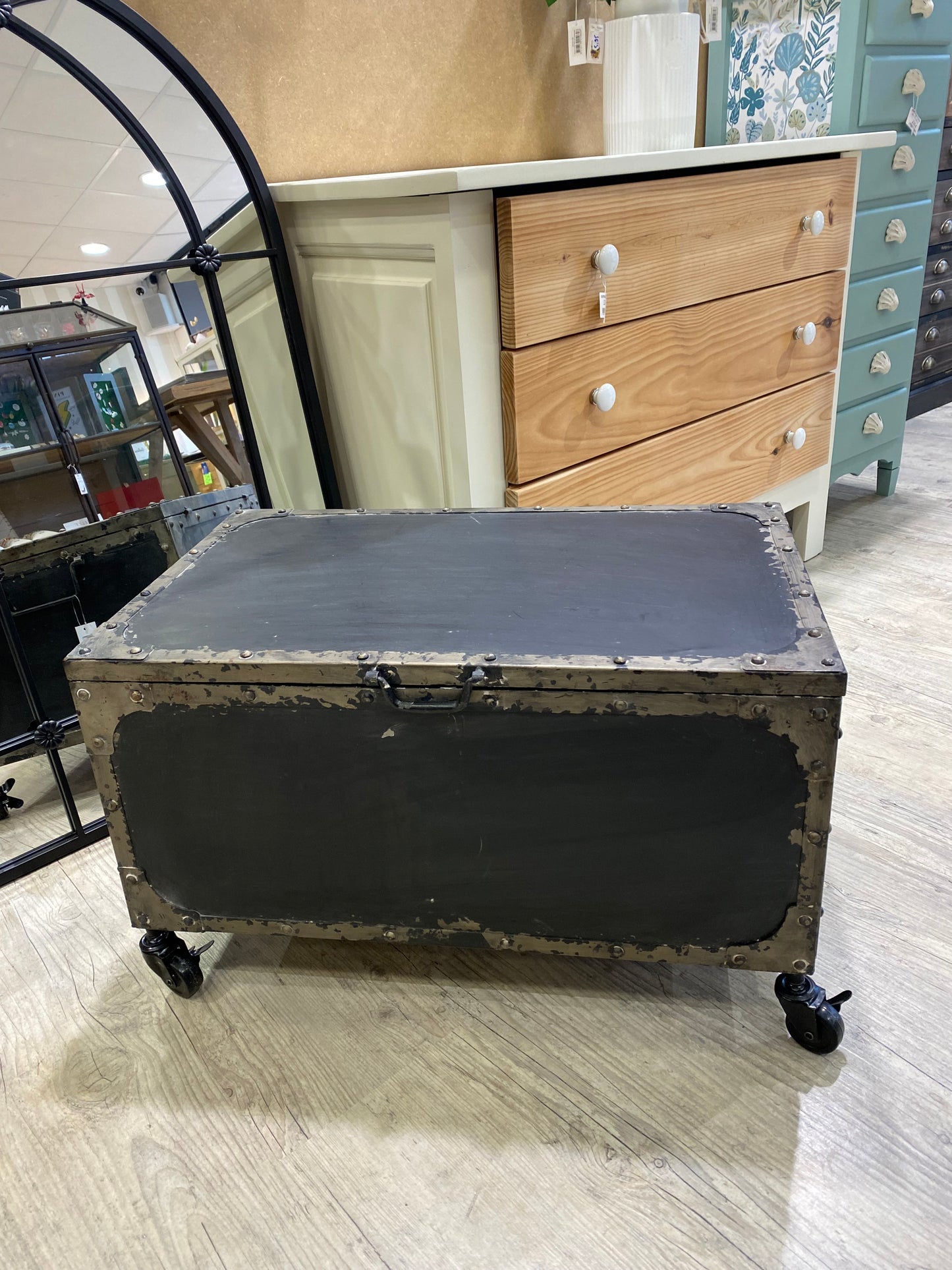 coffre sur roulettes "Factory"