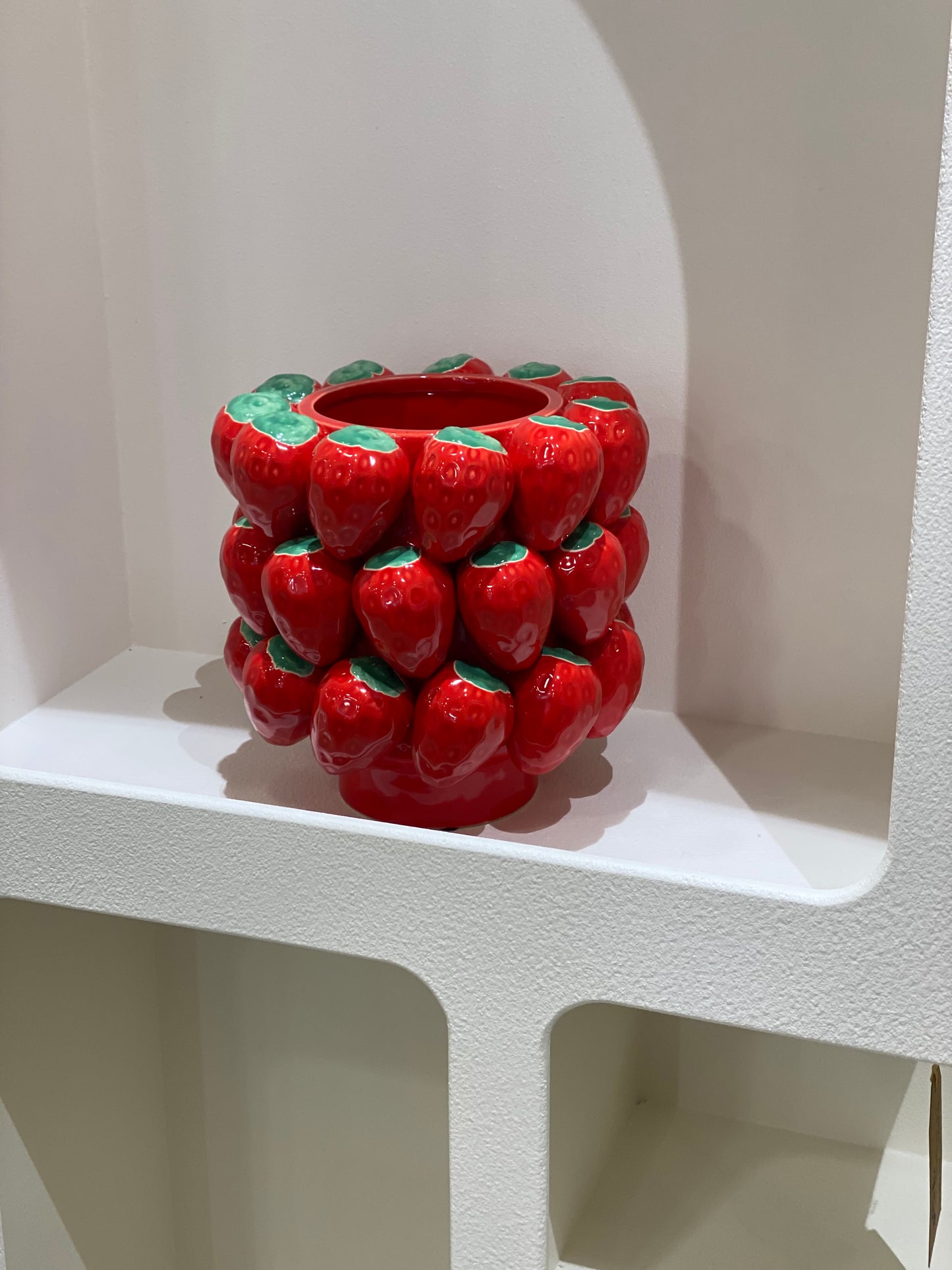 Vase en grès fraises