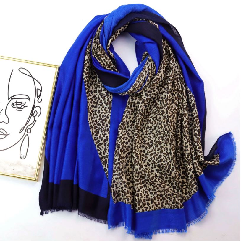 Grand foulard imprimé léopard et dorures