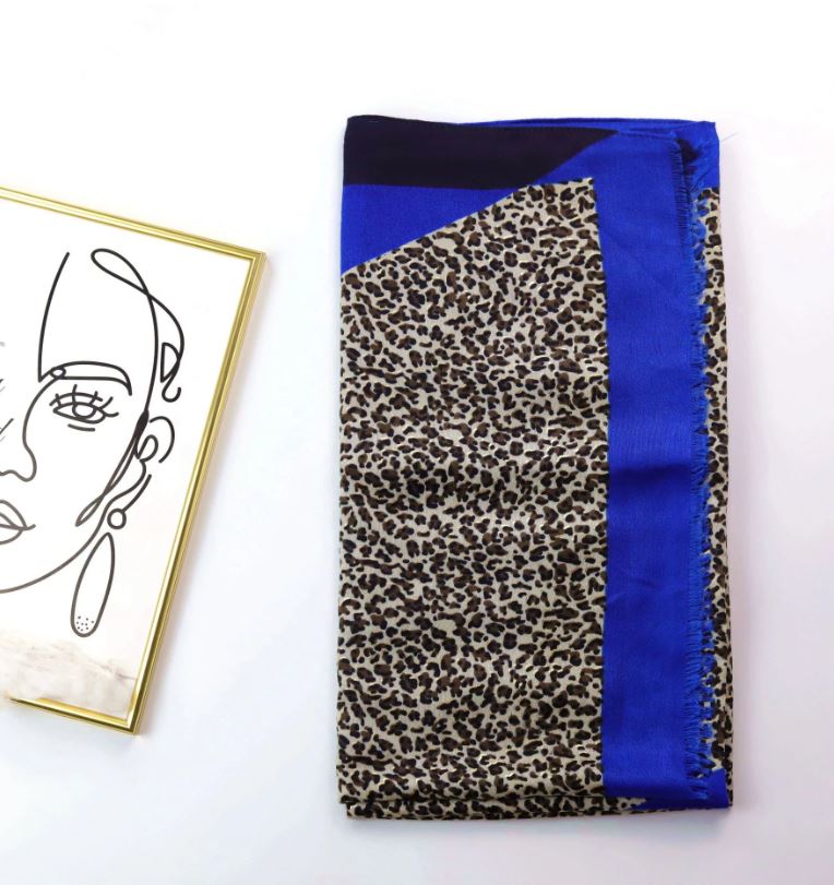 Grand foulard imprimé léopard et dorures