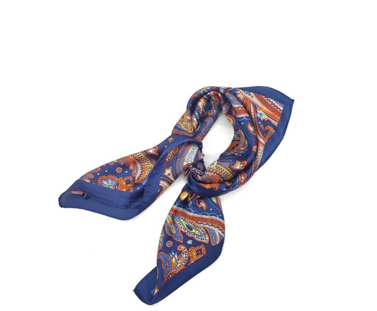 Foulard petit carré imprimé fantaisie , 70 X 70 cm