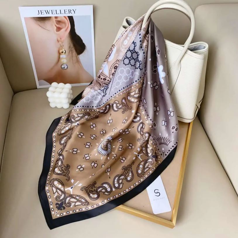 Foulard carré fantaisie 'paisley'