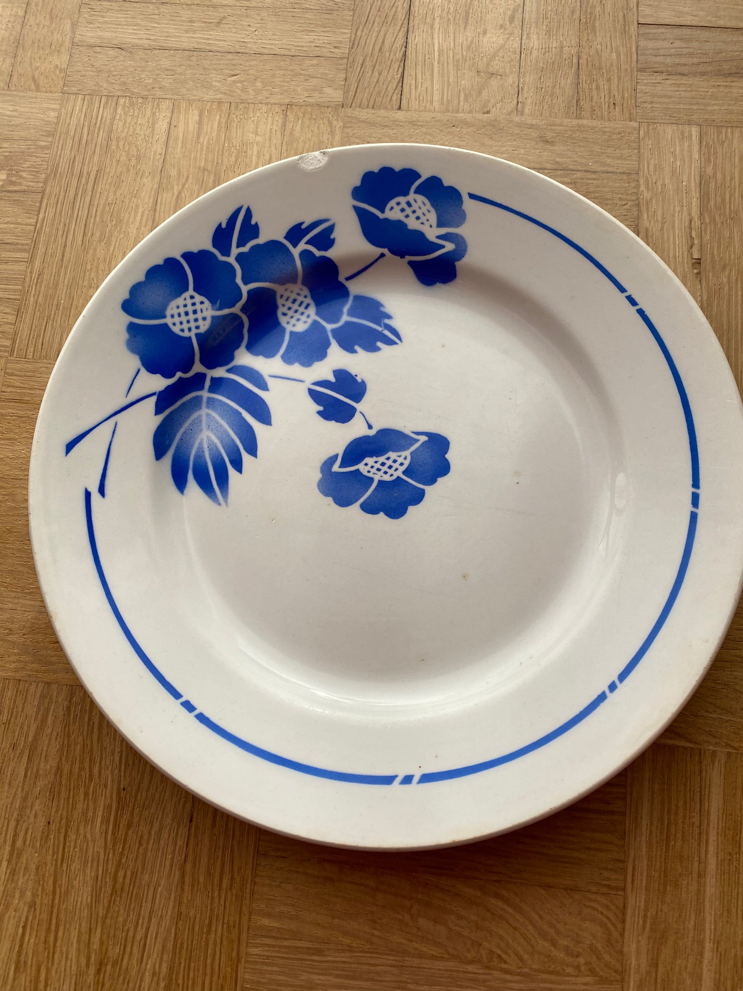 7 assiettes plates fleurs bleues Moulin des Loups