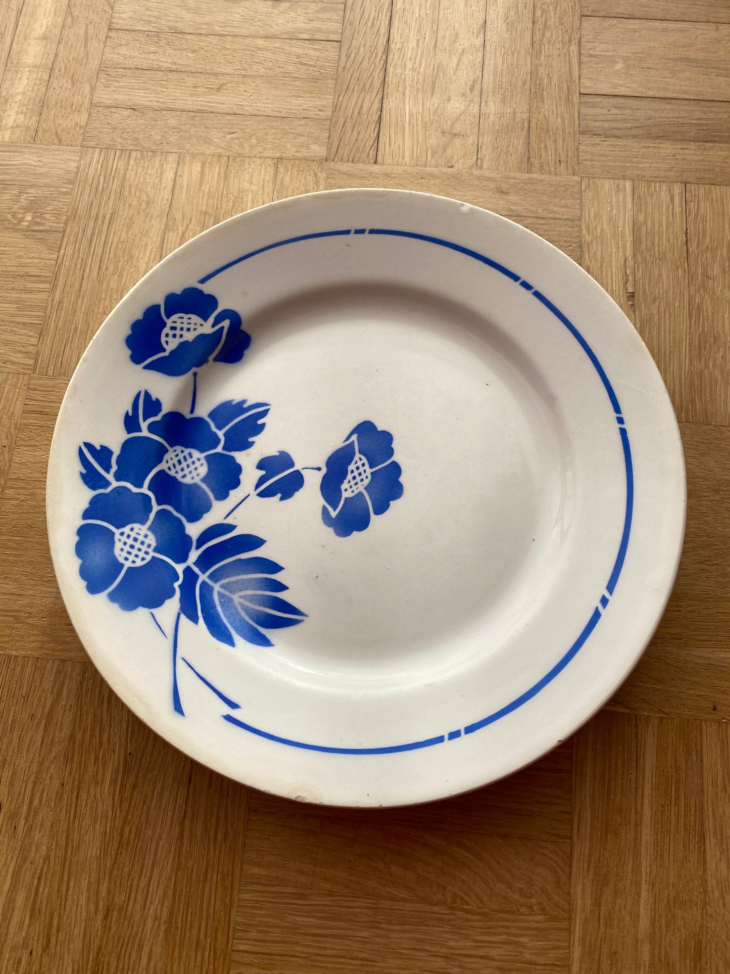 7 assiettes plates fleurs bleues Moulin des Loups