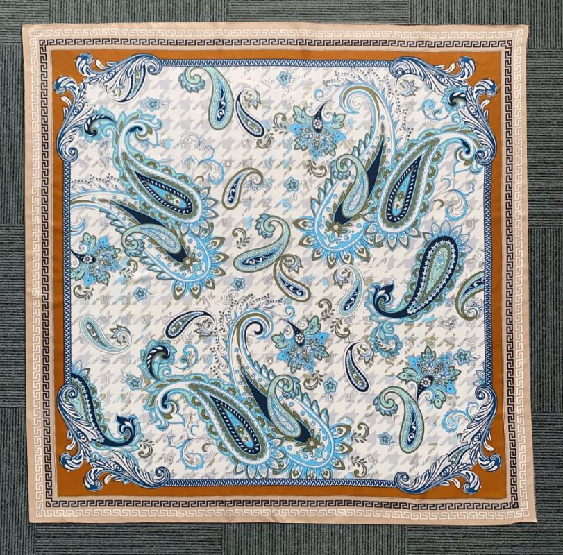 Grand foulard carré fantaisie