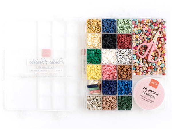 Maxi boite 16 couleurs de perles heishi NATURE et accessoires + perles lettres, ciseaux et fil élastique
