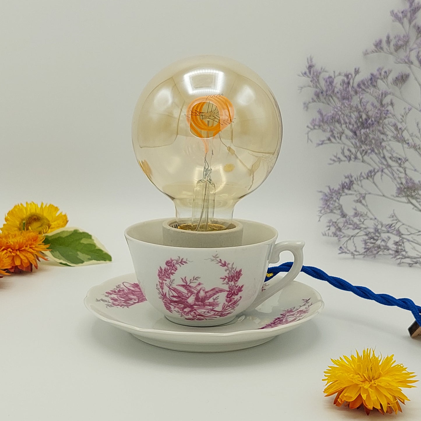 Lampe à poser upcyclée "tasse à thé oiseaux"