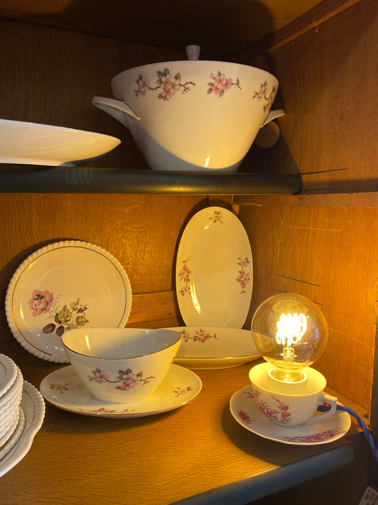 Lampe à poser upcyclée "tasse à thé oiseaux"