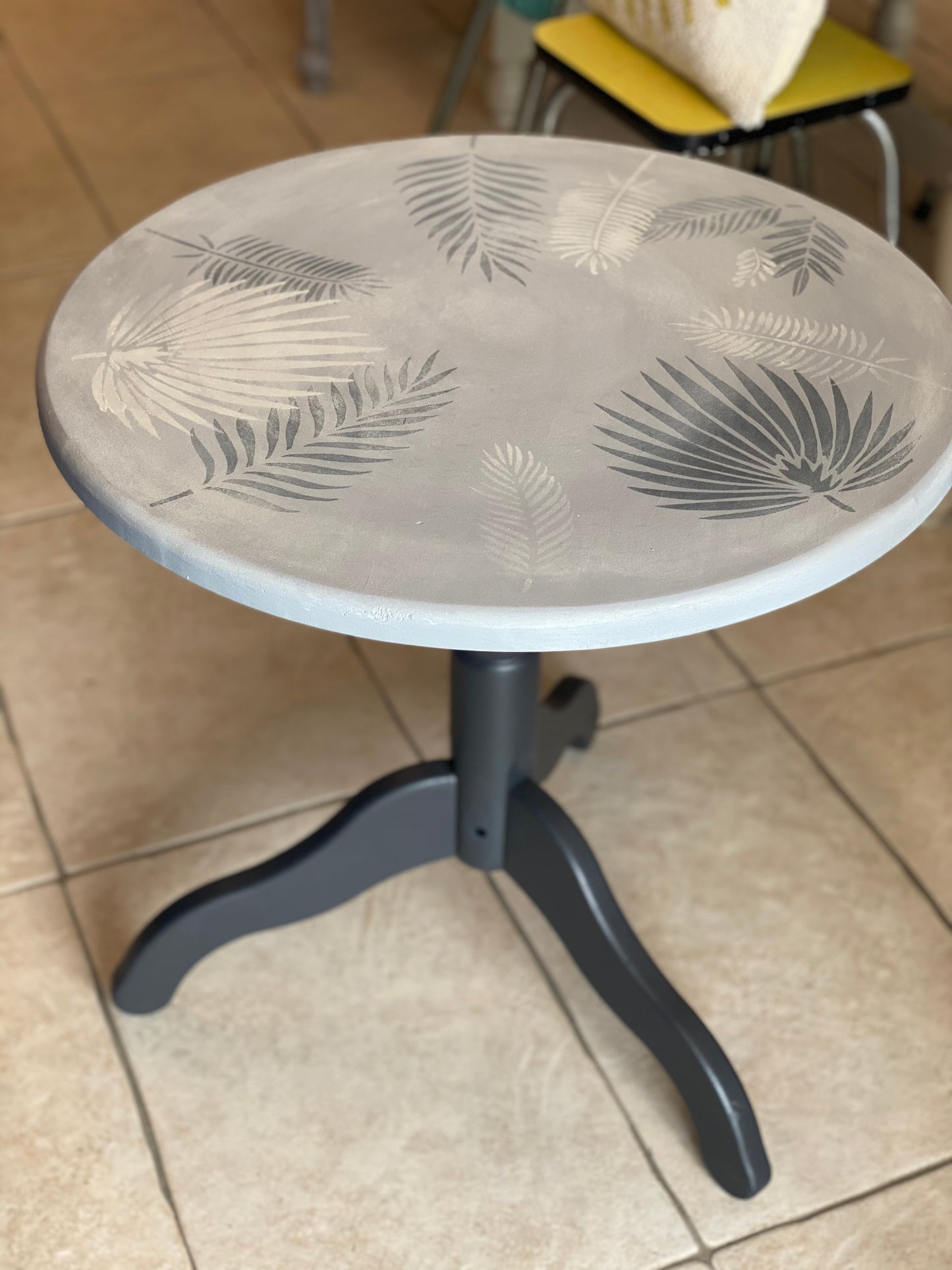 Petite table ronde d’appoint