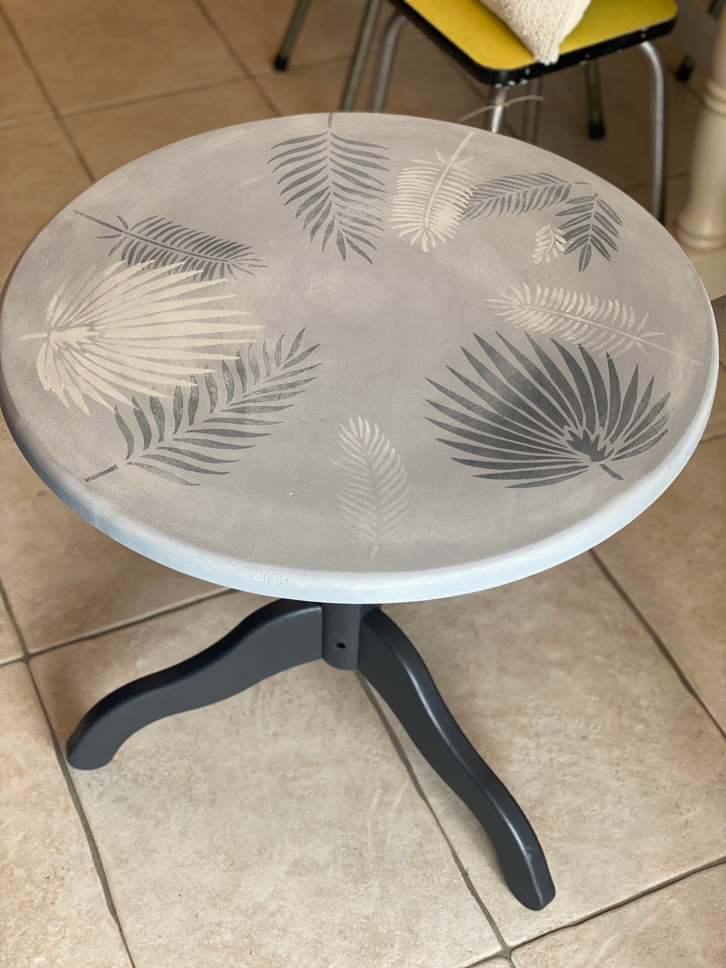 Petite table ronde d’appoint