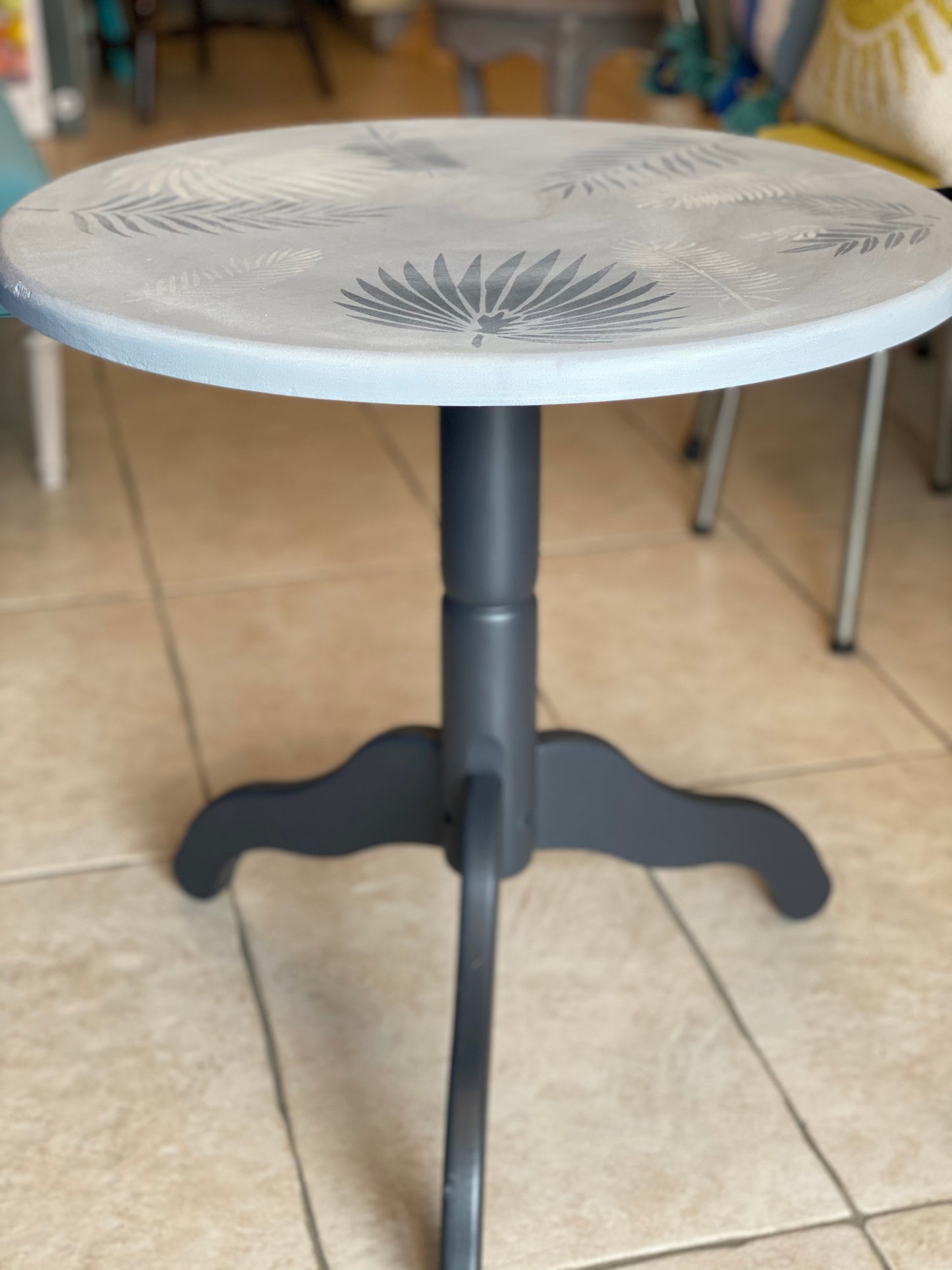 Petite table ronde d’appoint