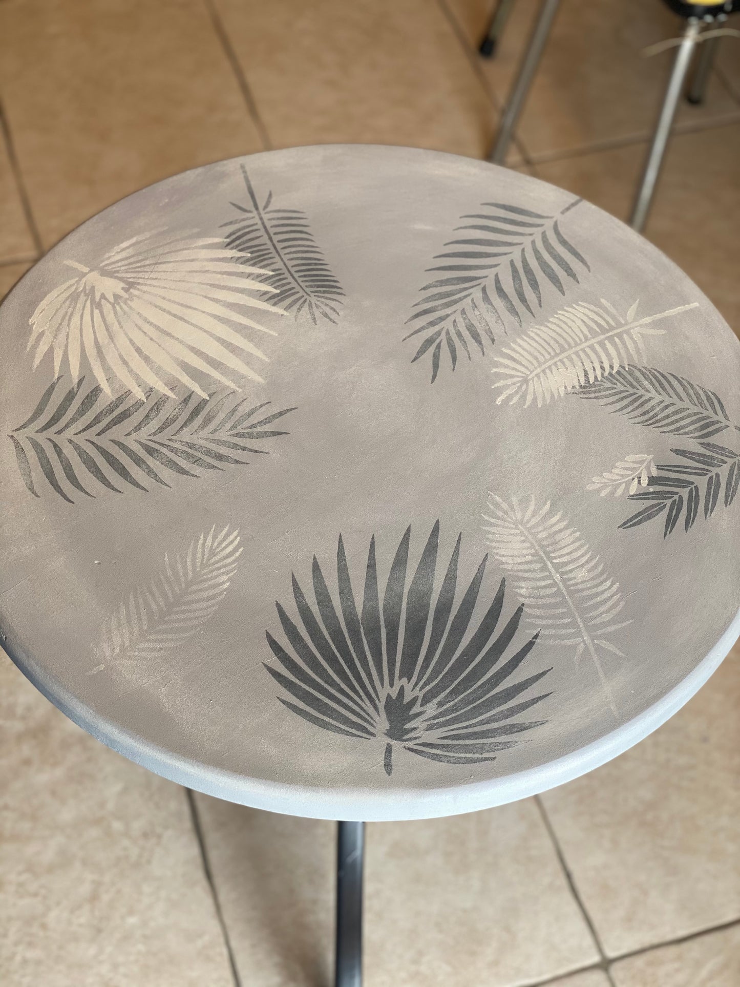 Petite table ronde d’appoint
