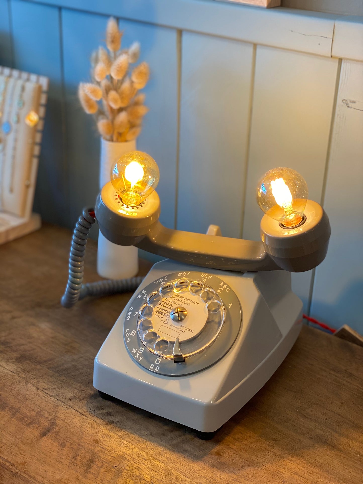 Lampe à poser upcyclée "Téléphone à cadran" gris
