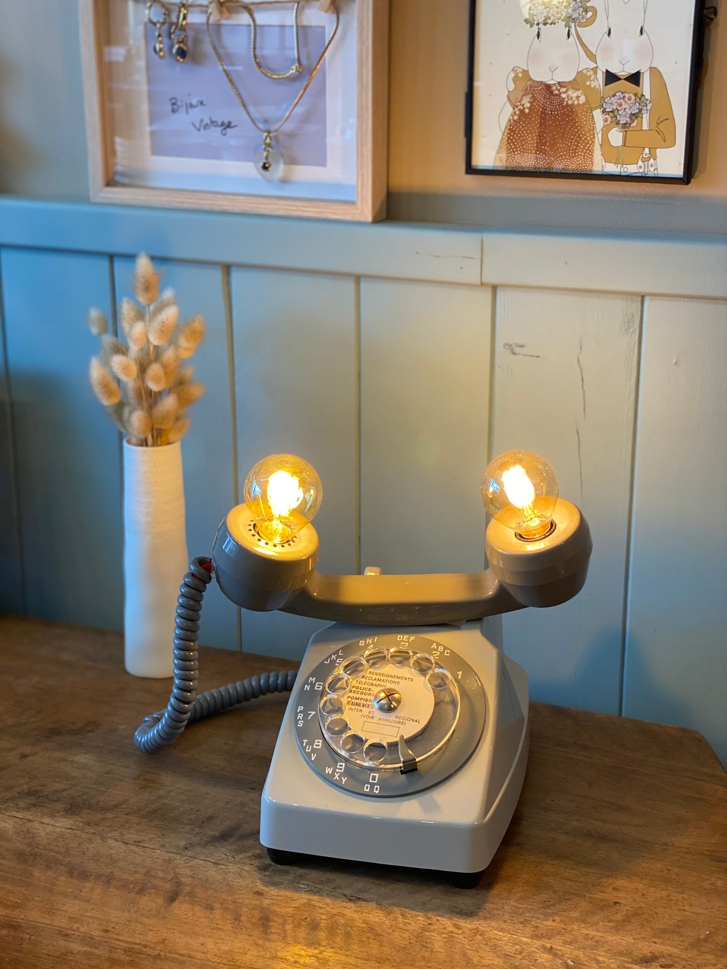 Lampe à poser upcyclée "Téléphone à cadran" gris