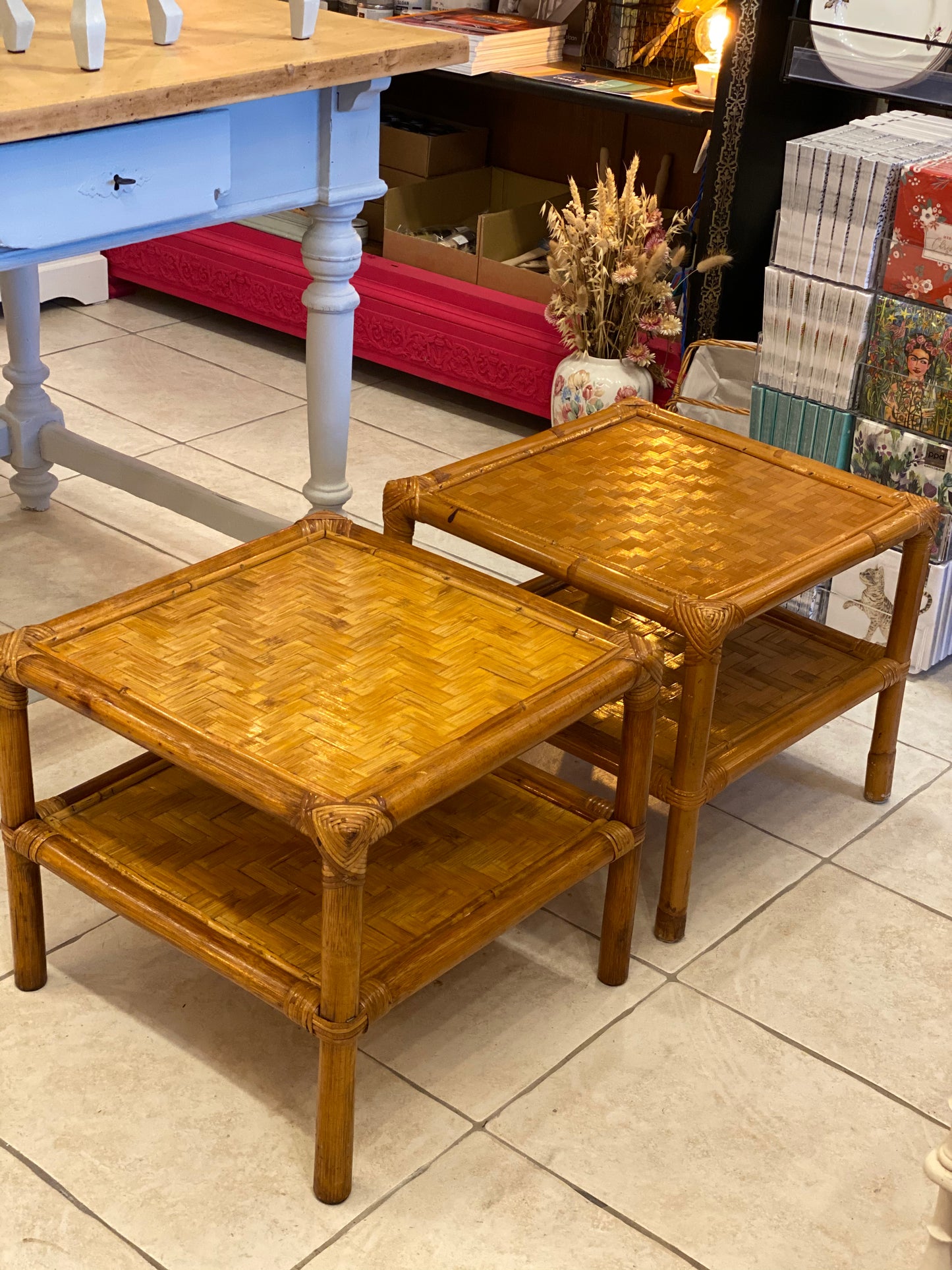 Table / chevet rotin