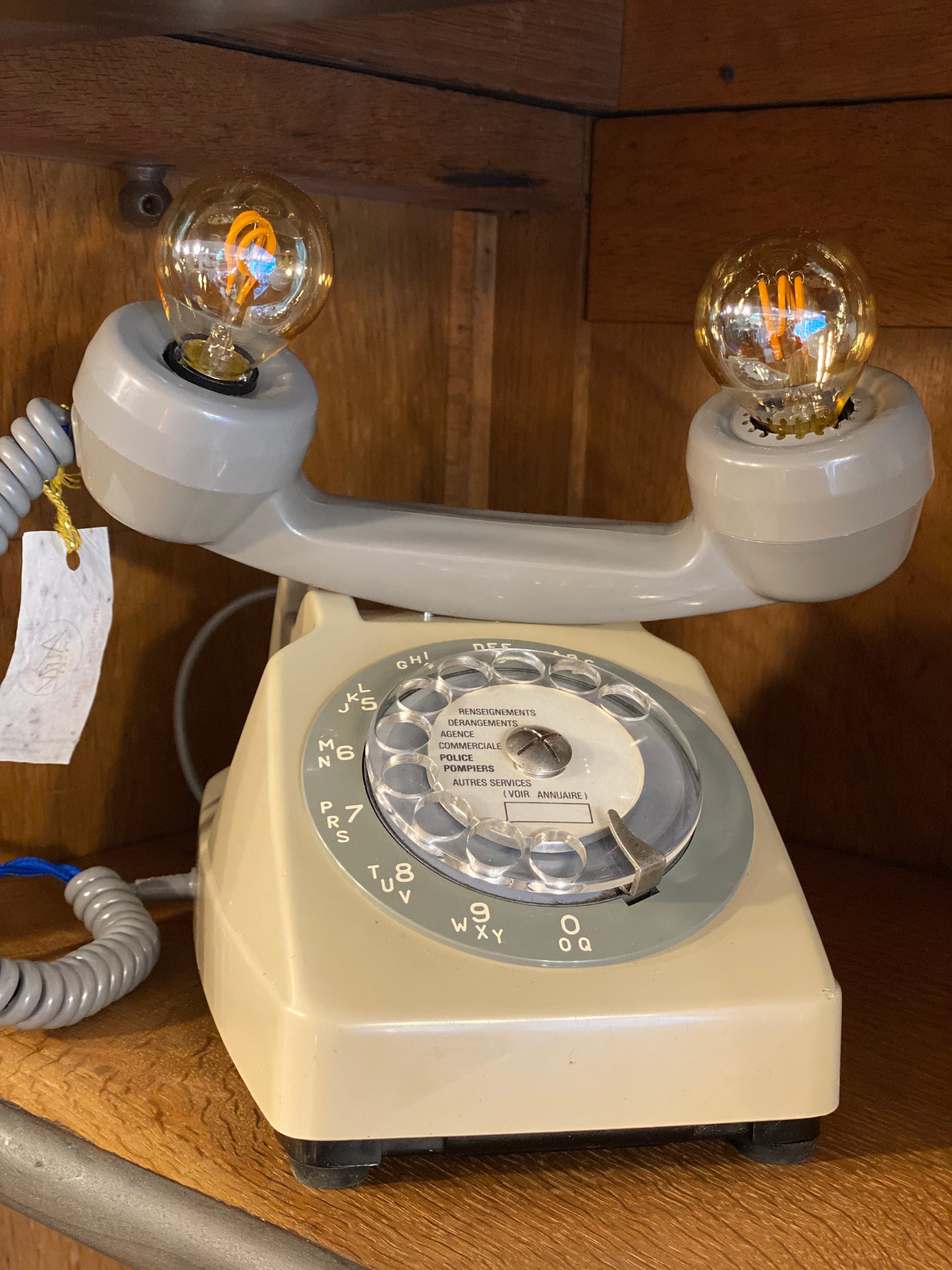 Lampe à poser upcyclée "Téléphone à cadran & écouteur arrière" gris