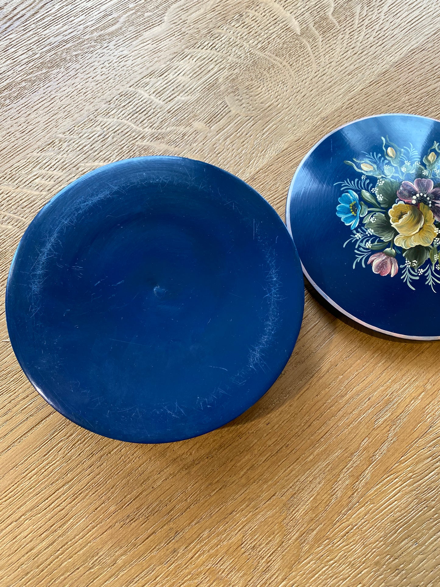 Boîte ancienne en bois peint C.Guerin