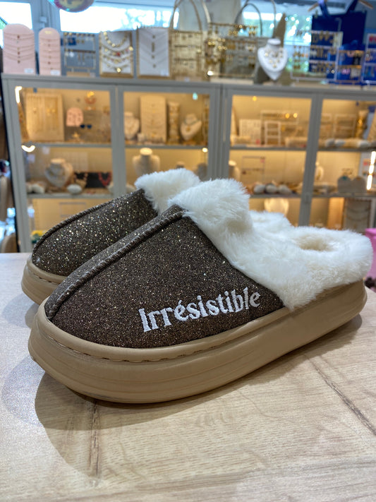 Chaussons à paillettes à message : IRRESISTIBLE
