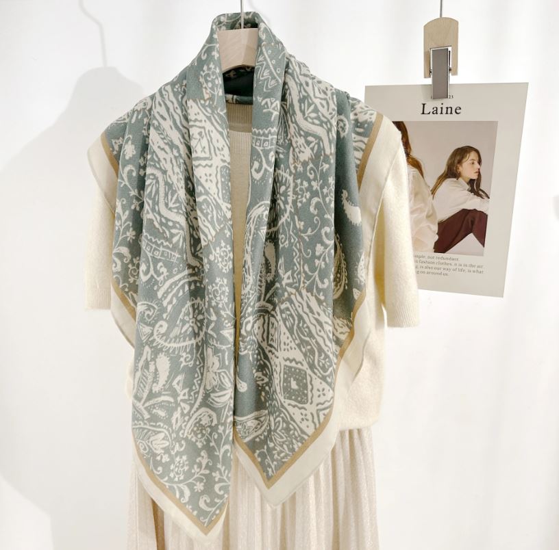 Foulard carré viscose imprimé