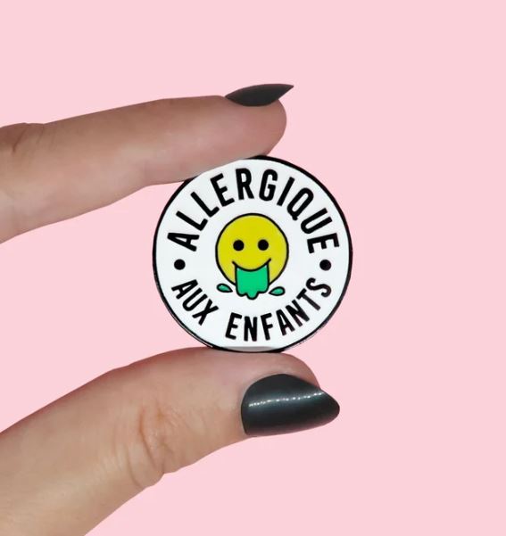 Pin’s "allergique aux enfants"