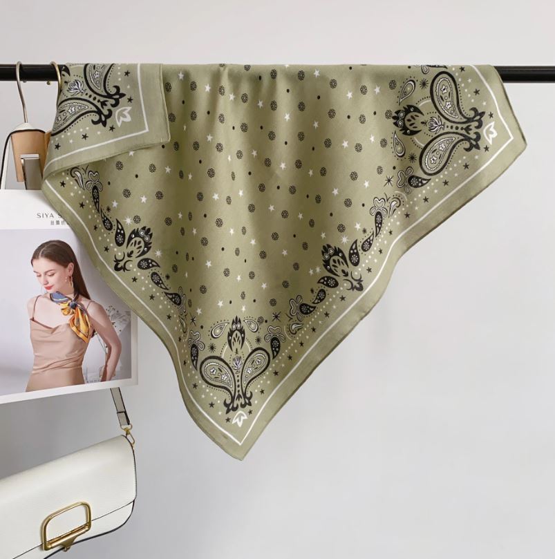 Foulard carré viscose imprimé paisley vintage