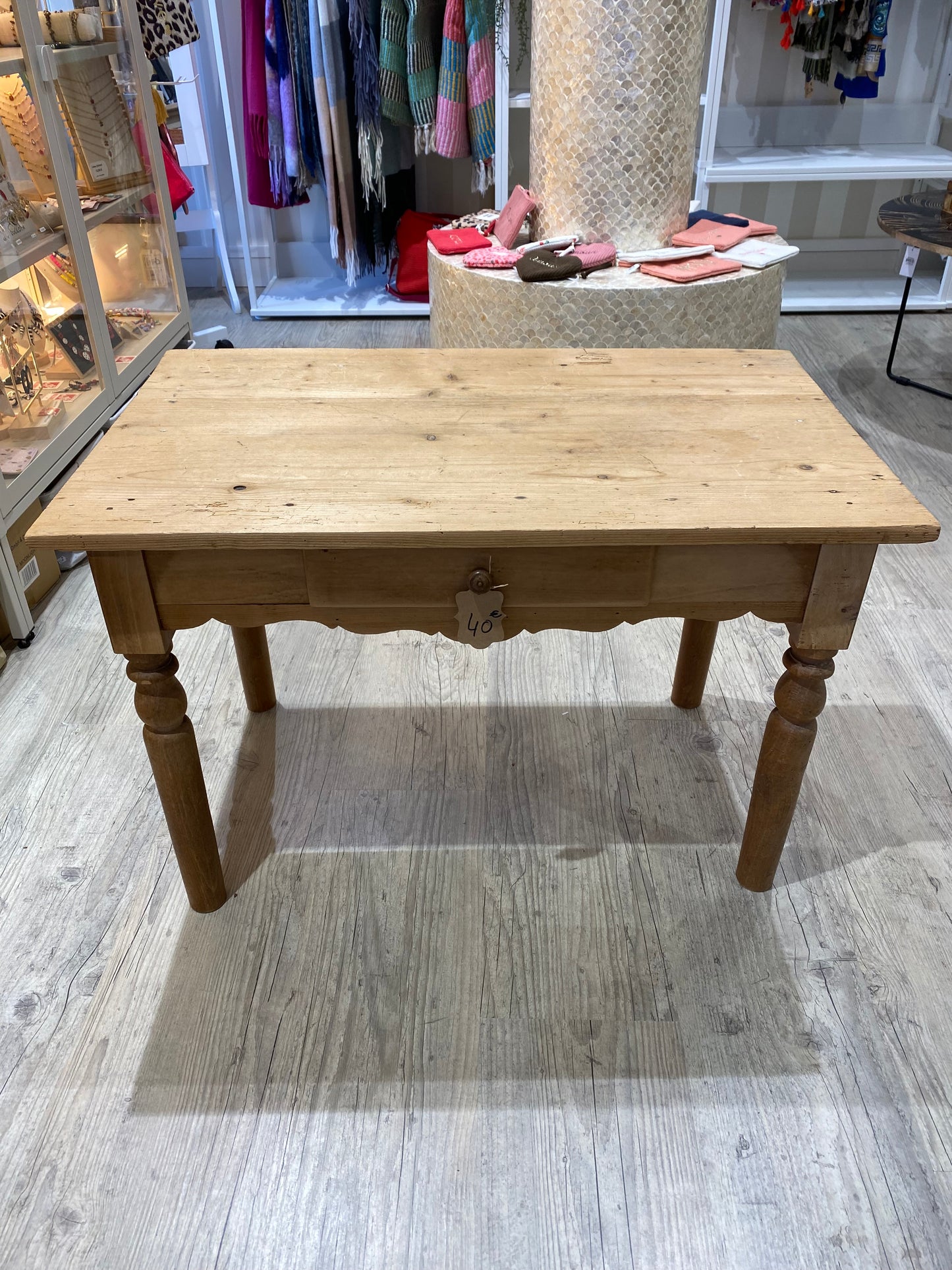 Table d'appoint / bureau bas