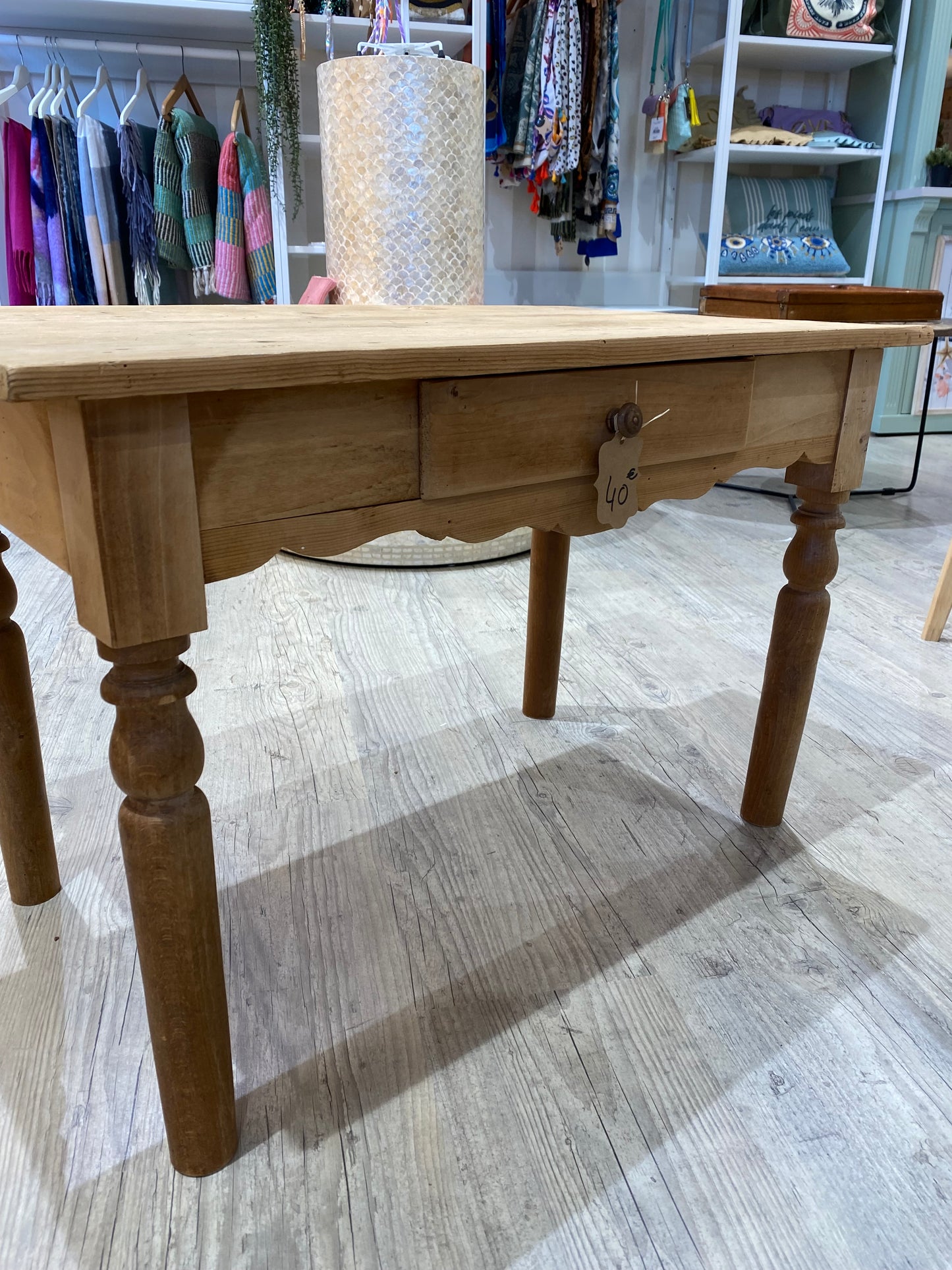 Table d'appoint / bureau bas