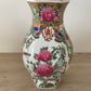 Vase chinois en porcelaine décor Canton “famille rose”