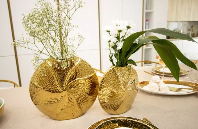 Vase doré en céramique