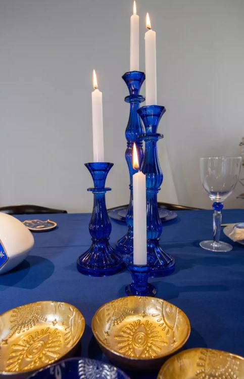 Chandelier en verre bleu pm