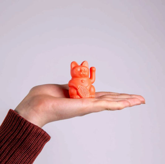 Mini lucky cat solaire orange néon 'énergie'