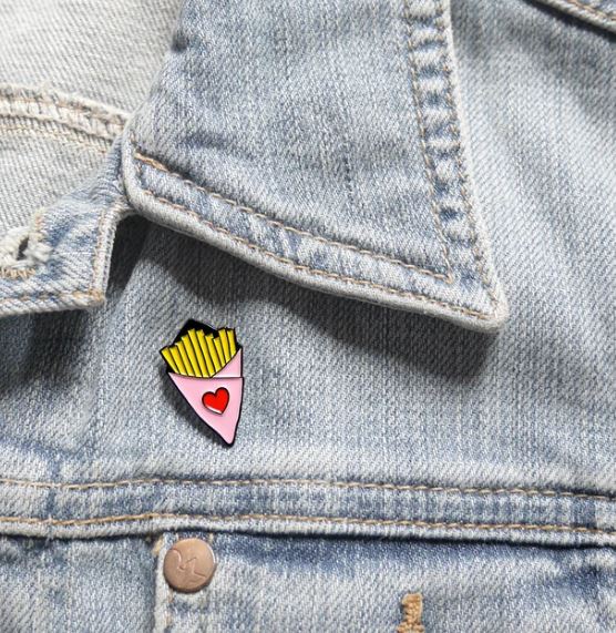 Pin’s “Cornet de frites” - rose