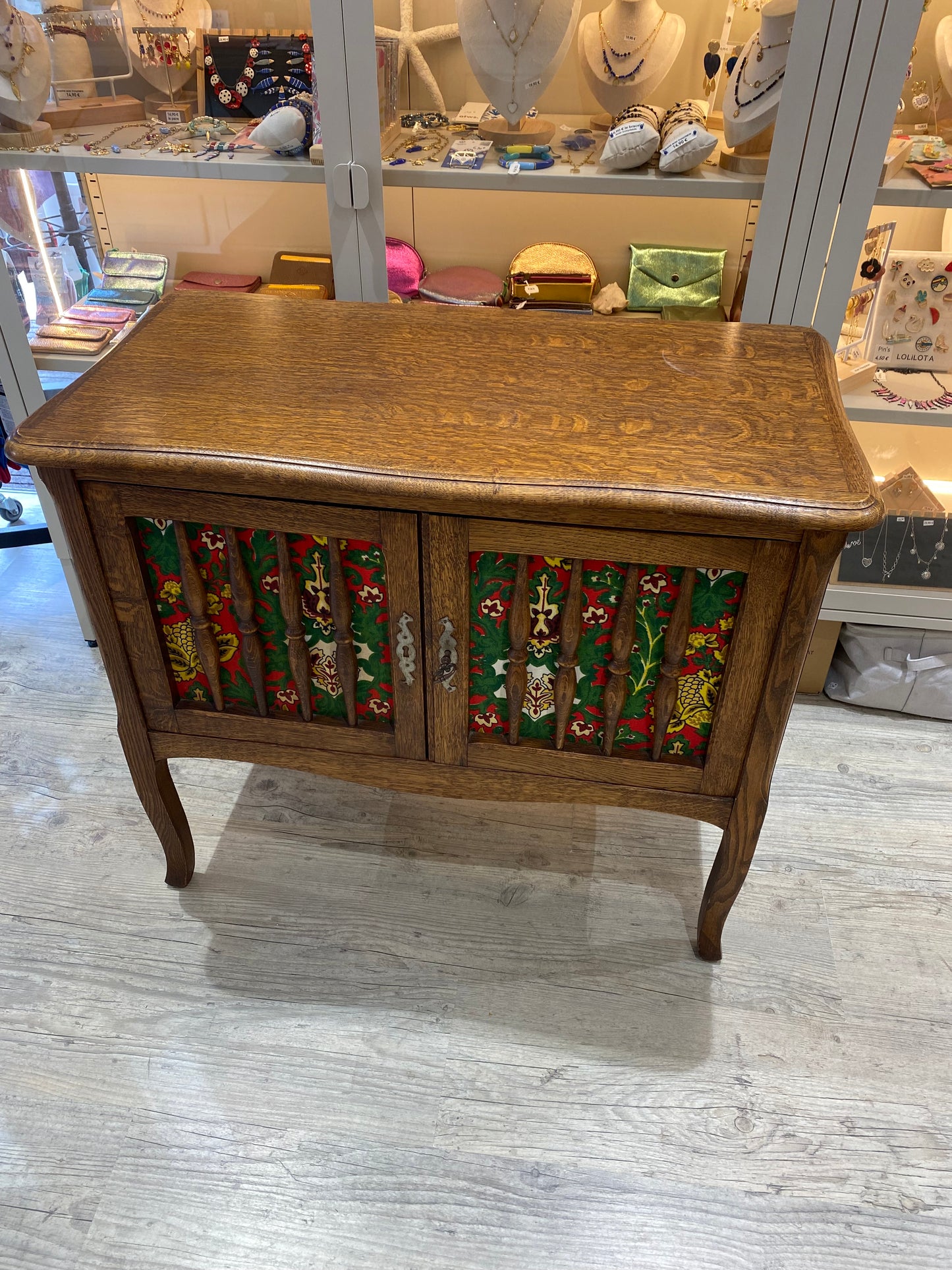 Petit meuble de rangement ancien