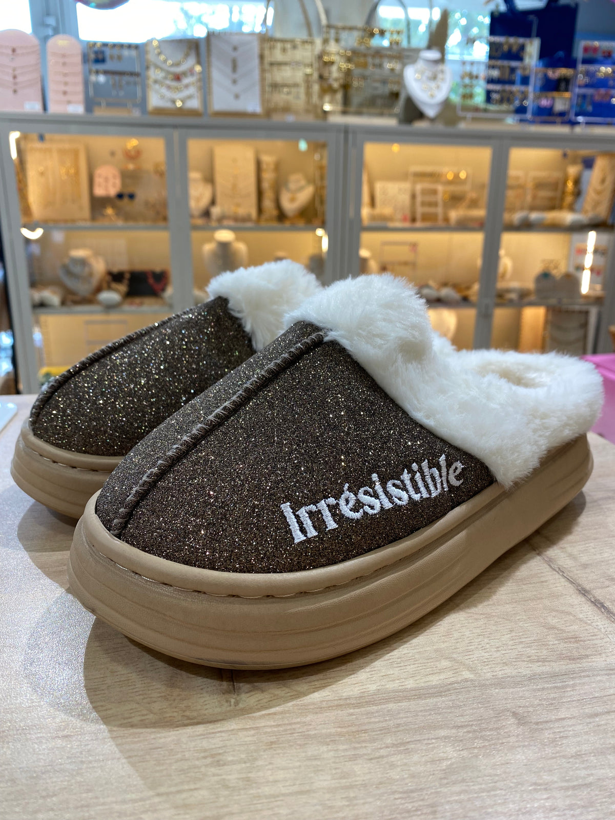 Chaussons à paillettes à message : IRRESISTIBLE
