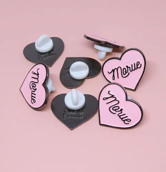 Pin’s Morue” - rose pâle