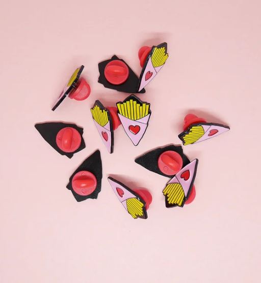 Pin’s “Cornet de frites” - rose