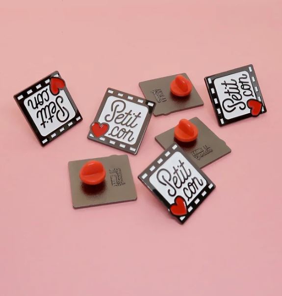 Pin’s “Petit con”