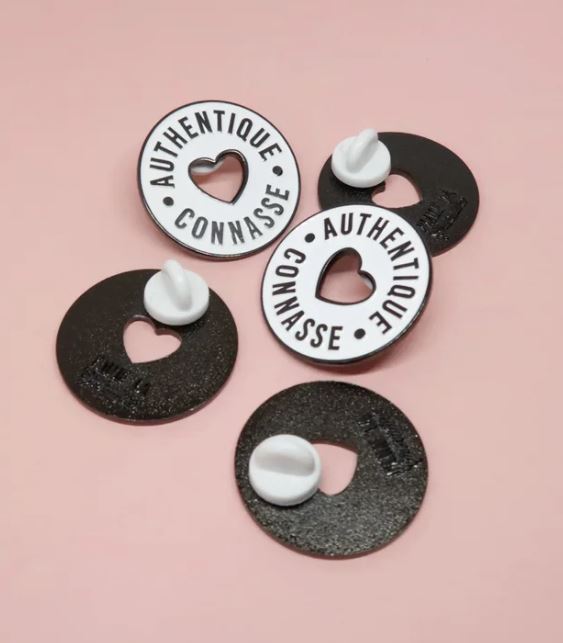 Pin’s “Authentique connasse”